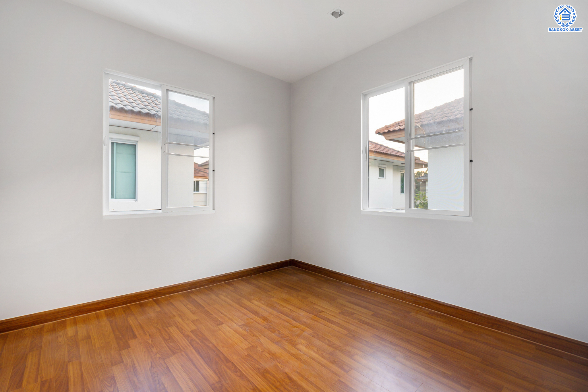 บ้านเดี่ยวมือสองนนทบุรี ม.ฮาบิเทีย ราชพฤกษ์-345 จากแบรนด์คุณภาพ Sansiri เนื้อที่ 50 ตร.ว. ฟังก์ชัน 3 ห้องนอน 2 ห้องน้ำ จอดรถได้ 2 คัน  บนทำเลติดถนนใหญ่345 พร้อมเชื่อมสู่ราชพฤกษ์, แจ้งวัฒนะ และติวานนท์ ฯลฯ ได้อย่างรวดเร็ว ใกล้ทางด่วน "ศรีสมาน" และรายล้อมด้วยสิ่งอำนวยความสะดวกครบ